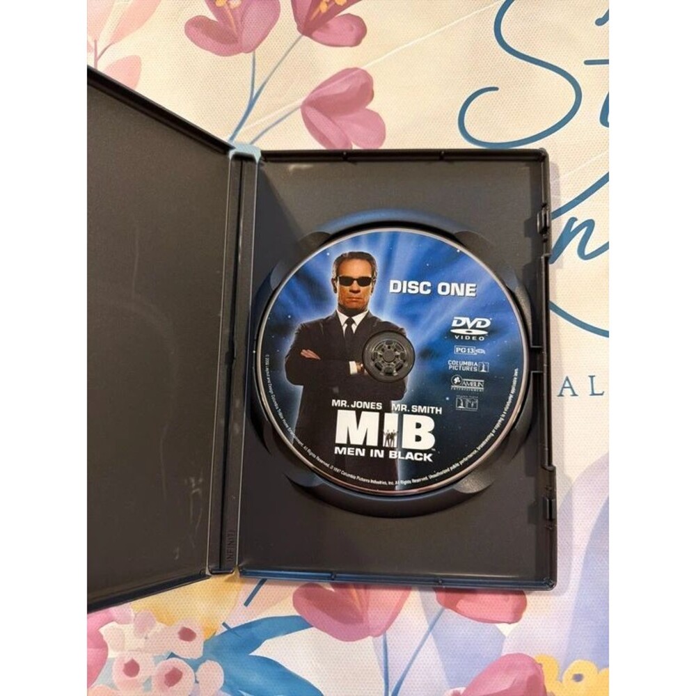 Men in black - Picture 3 of 3